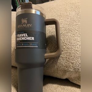 Stanley 40oz Quencher in Coal